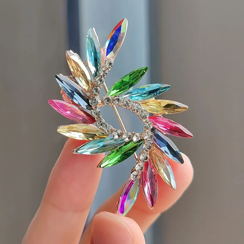 Fashion Colorful Crystal Flower Brooch Pins For Women Clothing Charming Rhinestone Brooches Wedding Party Jewelry Accessories