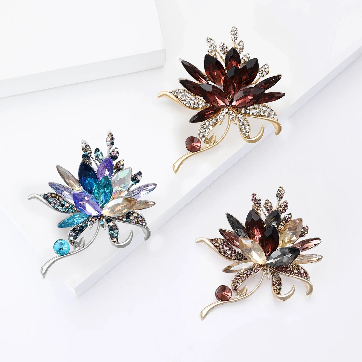 Luxury Crystal Glass Hand Bouquet Brooches for Women Unisex Flower Pins 3-color Available Casual Party Accessories Gifts
