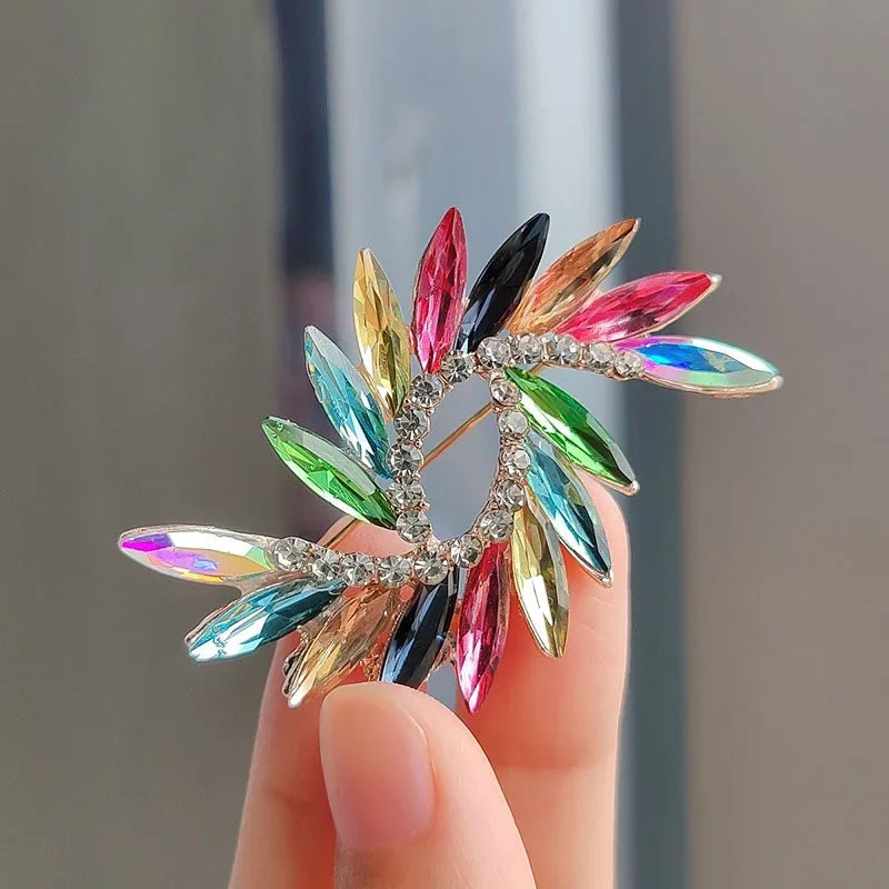 Fashion Colorful Crystal Flower Brooch Pins For Women Clothing Charming Rhinestone Brooches Wedding Party Jewelry Accessories